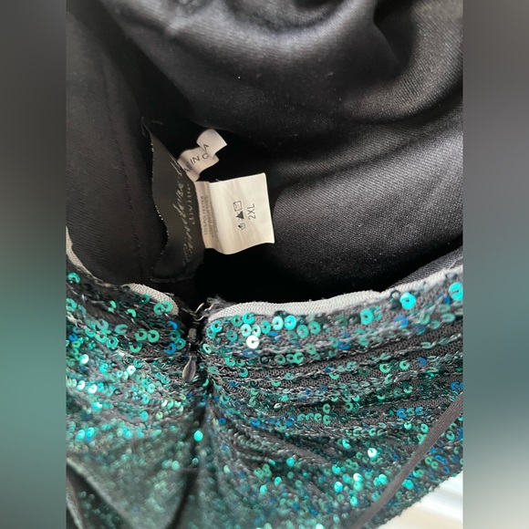 Cinderella Divine CH225 in Emerald Green - Picture 7 of 12